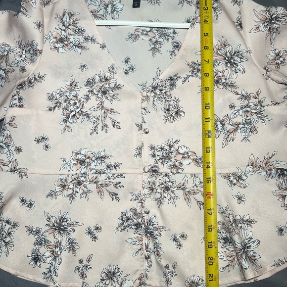 Express Floral Light Pink Button Up Top size Medium women’s - Picture 6 of 9